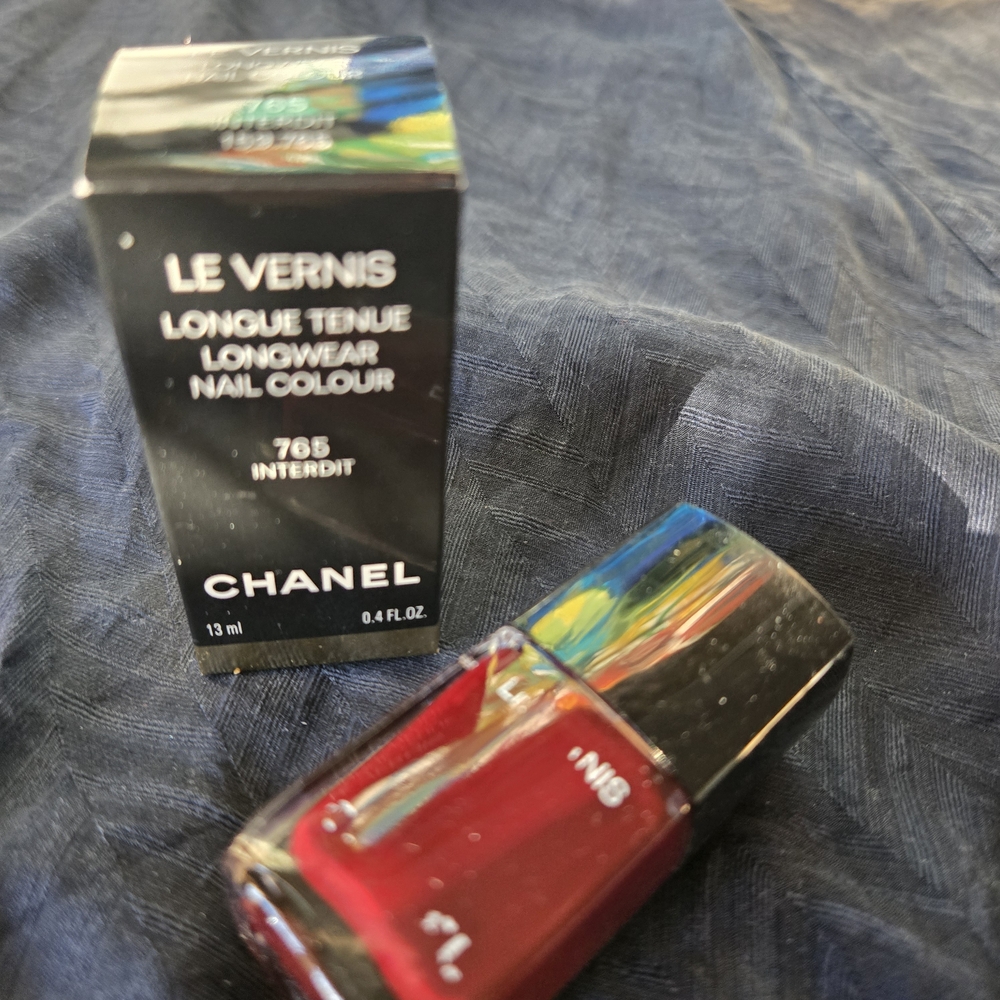 CHANEL Le Vernis Nail Colour 765 Interdit - Interdit
